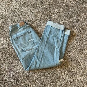 American Eagle 90’s straight light washed baggy jeans